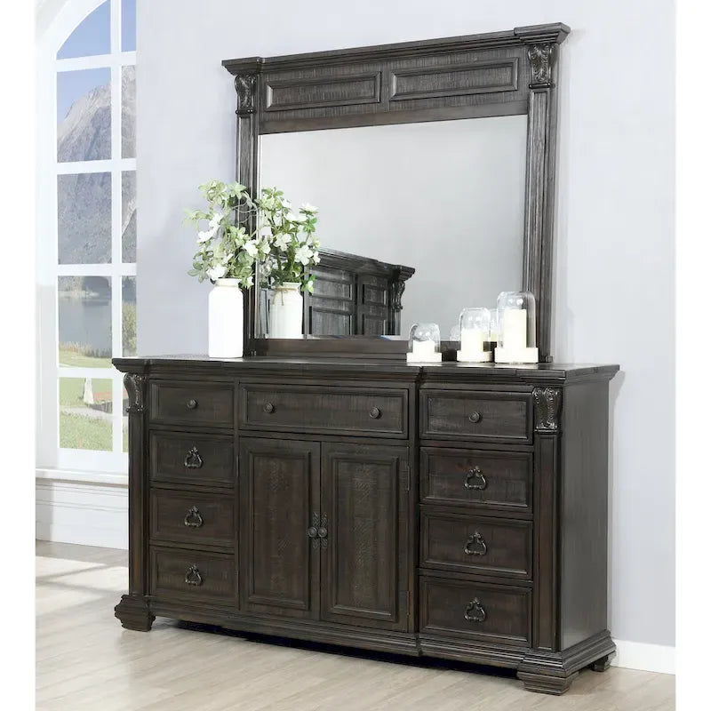 Lit, commode, miroir et deux tables de nuit en panneau de bois Farson, finition noyer foncé vieilli