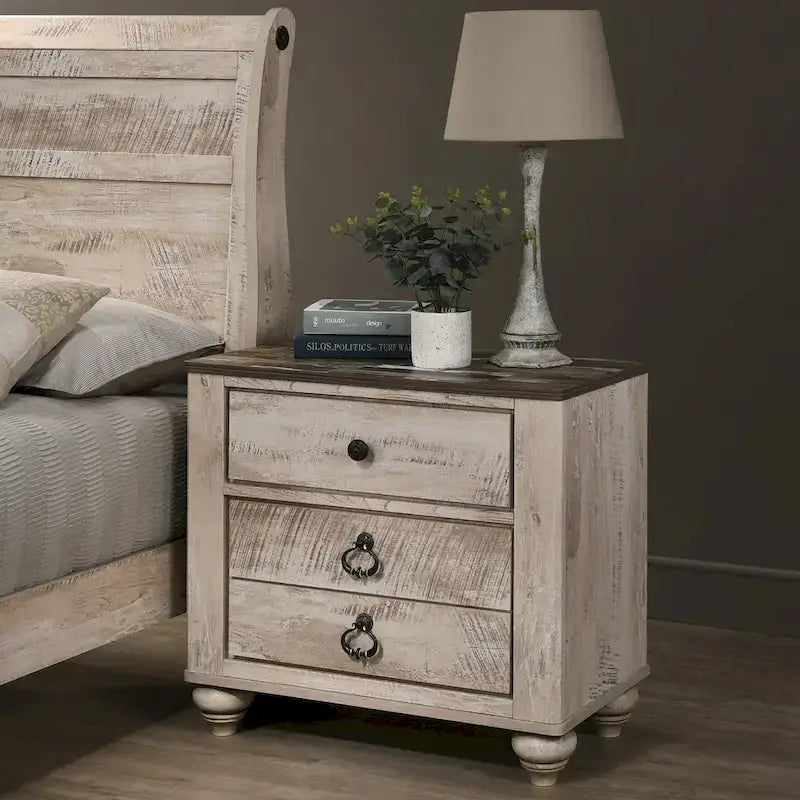 Chambre à coucher Imerland au fini blanc délavé contemporain avec lit traîneau, commode, miroir, table de chevet, chiffonnier
