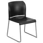 Chaise empilable ergonomique à dossier plein avec piétement luge thermolaqué, capacité de 399 kg