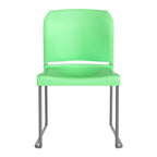 Chaise empilable ergonomique à dossier plein avec piétement luge thermolaqué, capacité de 399 kg