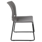 Chaise empilable ergonomique à dossier plein avec piétement luge thermolaqué, capacité de 399 kg