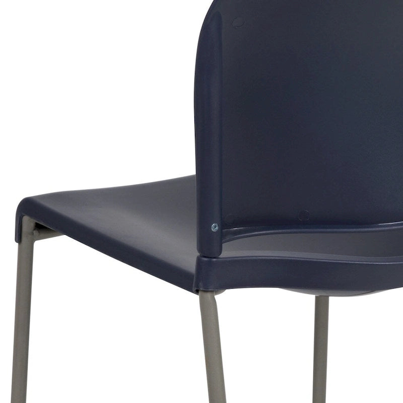 Chaise empilable ergonomique à dossier plein avec piétement luge thermolaqué, capacité de 399 kg